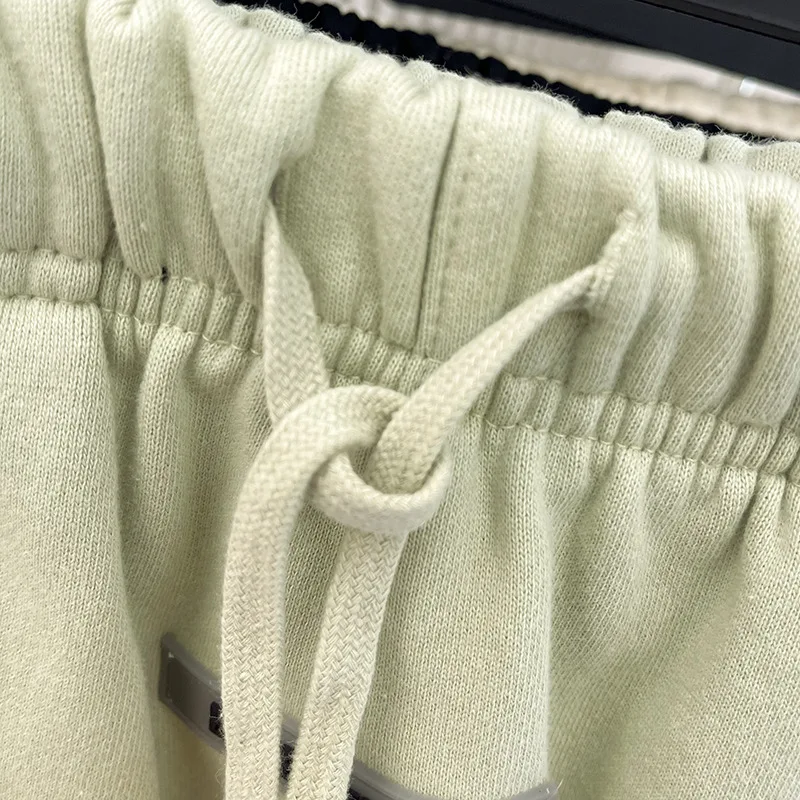 Oversized-Men-Essentials-Shorts-Silicone-Letter-Printed-Shorts-High-Street-Casual-Men-and-Women-Hip-Hop-2