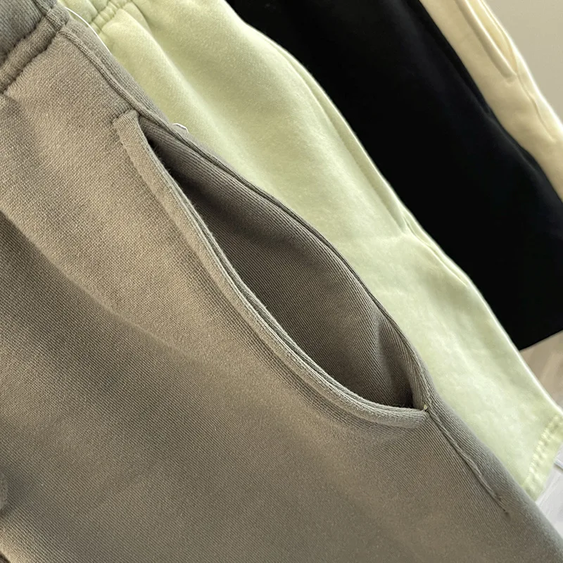 Oversized-Men-Essentials-Shorts-Silicone-Letter-Printed-Shorts-High-Street-Casual-Men-and-Women-Hip-Hop-3